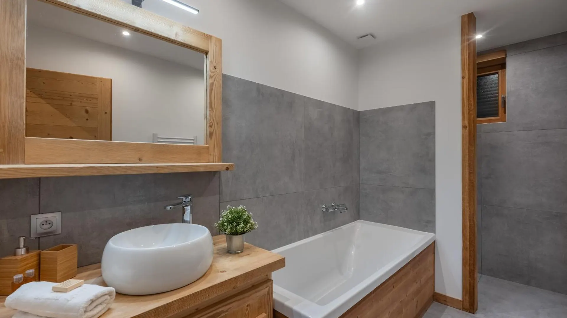 Chalet 1100 - Bo Immobilier Chatel - A Mi-Chemin Du Centre Et Du Linga - Jacuzzi Sauna Et Cheminee 0*,